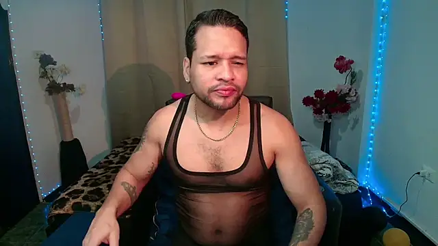 Snapshot of LucasGaeel chatting on 04.17.26 LucasGaeel online show from 04.17.26
