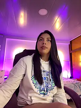 Snapshot of kloe28 chatting on 09.29.25 kloe28 online show from 09.29.25