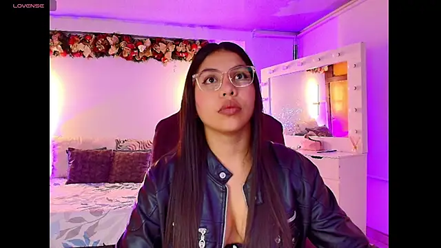 kloe28 online show from 11.17.25