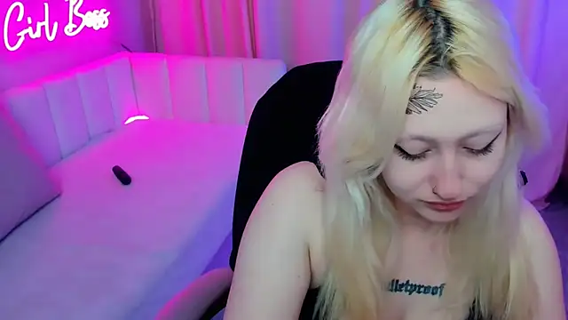 JuliaSharkk online show from 09.29.25