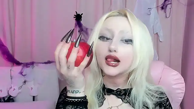 JuliaSharkk online show from 10.31.25