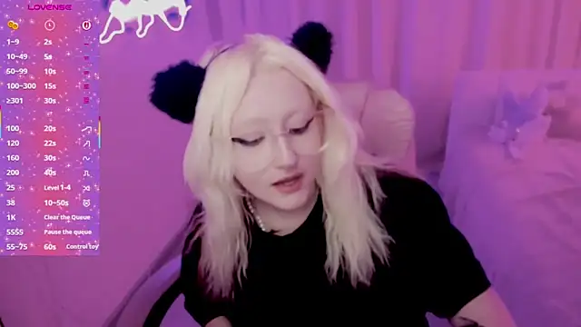 JuliaSharkk online show from 11.22.25