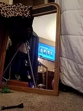 Snapshot of FreaxxxyAngel chatting on 10.28.25 FreaxxxyAngel online show from 10.28.25