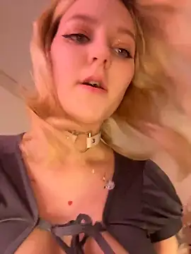 Snapshot of Crystal_Neko chatting on 11.30.25 Crystal Neko online show from 11.30.25