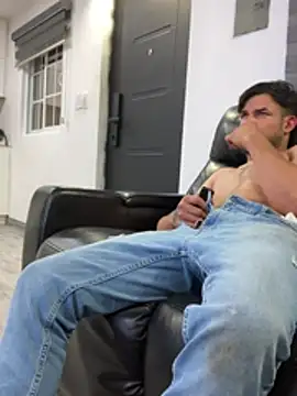 Snapshot of Moisesjrtapia chatting on 05.19.26 Moisesjrtapia online show from 05.19.26