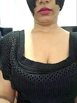 Snapshot of shani_taniya chatting on 06.23.26 shani taniya online show from 06.23.26