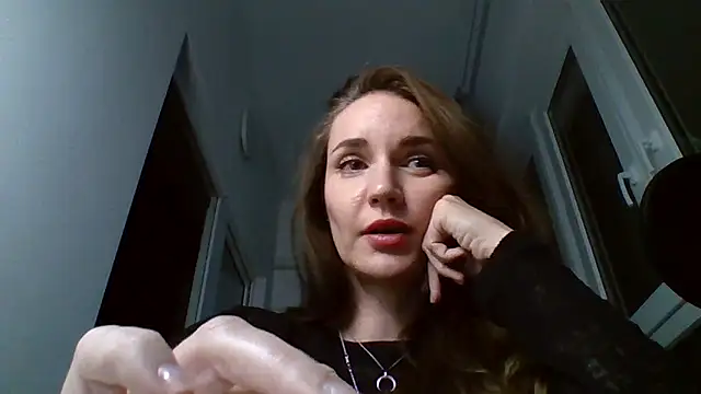 Snapshot of Tavrisse chatting on 10.25.25 Tavrisse online show from 10.25.25