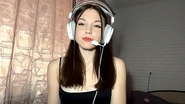 Tyrira glow online show from 10.07.25