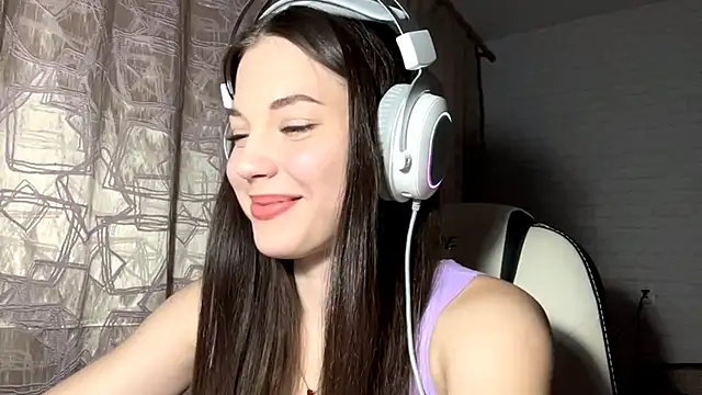 Tyrira glow online show from 10.20.25
