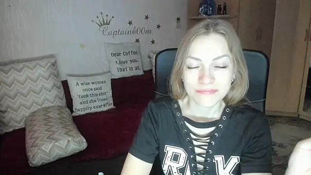 Tiffany Bates online show from 10.08.25