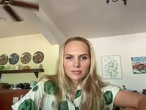 Snapshot of Tovireya chatting on 10.23.25 Tovireya online show from 10.23.25
