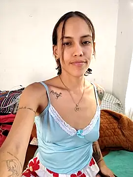 Snapshot of Lilo-skinny chatting on 10.19.25 Lilo-skinny online show from 10.19.25