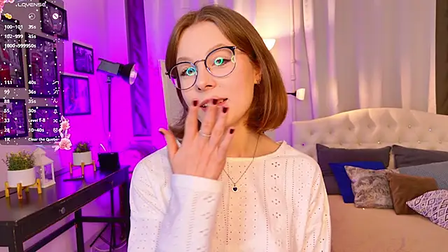 Bubblegum Babe  online show from 10.18.25