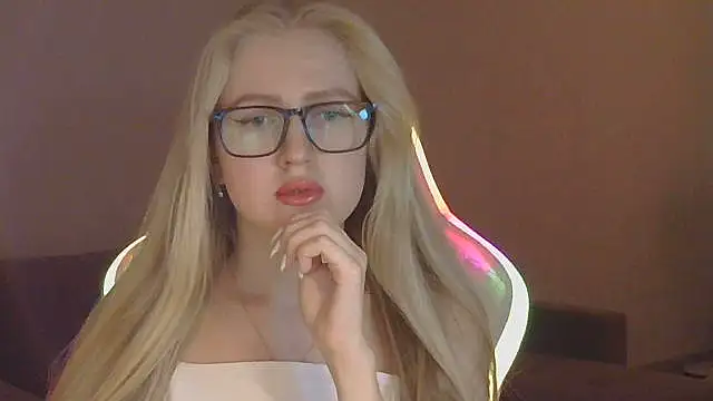 Snapshot of Xylenora chatting on 10.24.25 Xylenora online show from 10.24.25