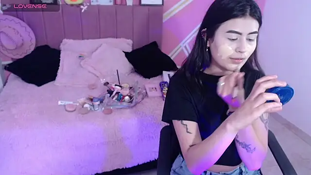 Snapshot of isa_bunny18 chatting on 02.05.26 isa bunny18 online show from 02.05.26