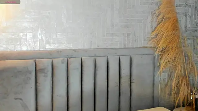 EmmaBlossom online show from 10.04.25