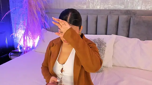 EmmaBlossom online show from 11.24.25