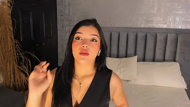 EmmaBlossom online show from 04.04.26