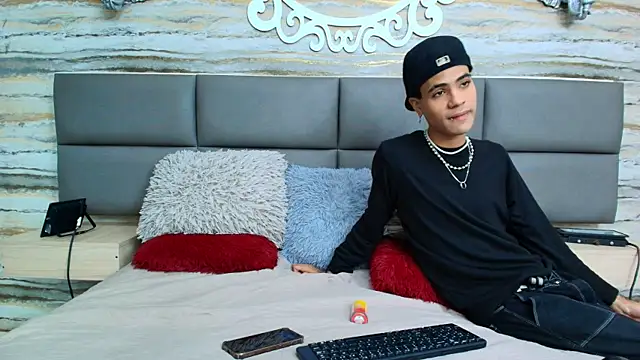 Lovers 21 online show from 10.02.25