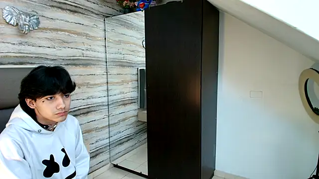 Lovers 21 online show from 11.25.25