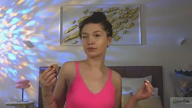 Nicole Broown  online show from 12.03.25