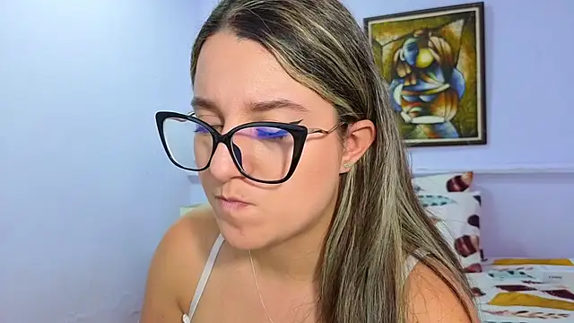 Snapshot of katiaa_lovv chatting on 10.13.25 katiaa lovv online show from 10.13.25