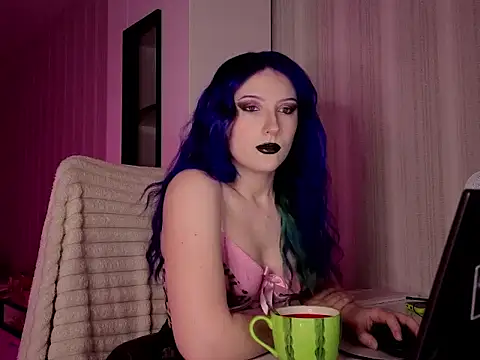 Snapshot of violet-siren-x chatting on 03.18.26 violet-siren-x online show from 03.18.26