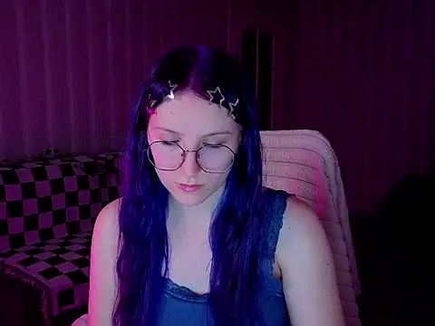 Snapshot of violet-siren-x chatting on 06.18.26 violet-siren-x online show from 06.18.26