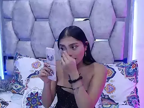 AnalyMilles online show from 11.22.25