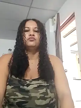 Snapshot of MEYBELLATINA chatting on 02.06.26 MEYBELLATINA online show from 02.06.26