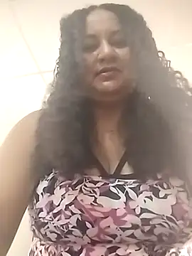 Snapshot of MEYBELLATINA chatting on 02.14.26 MEYBELLATINA online show from 02.14.26