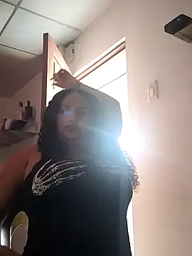 MEYBELLATINA online show from 04.04.26