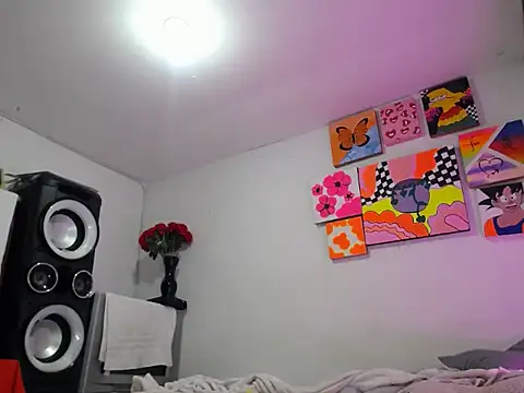Snapshot of Nahomyyy chatting on 10.11.25 Nahomyyy online show from 10.11.25