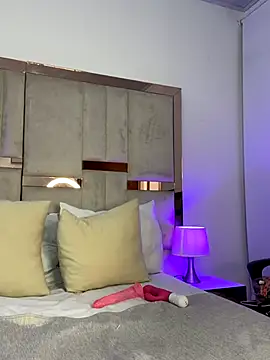 Lia Sin online show from 10.25.25