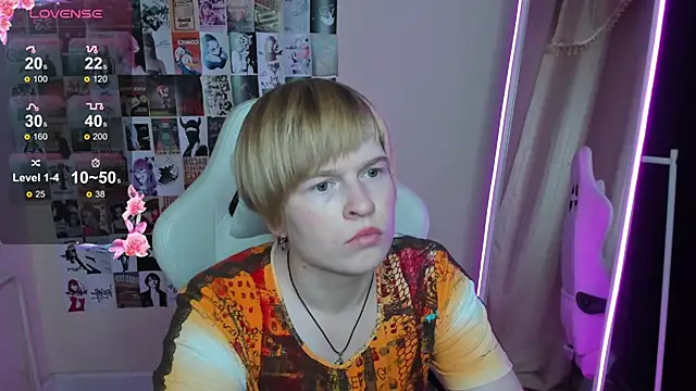 Cattie w  online show from 11.19.25