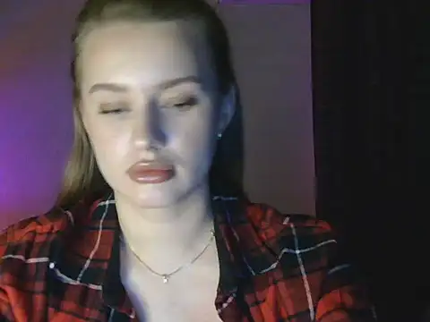 Snapshot of Lorivess chatting on 02.15.26 Lorivess online show from 02.15.26