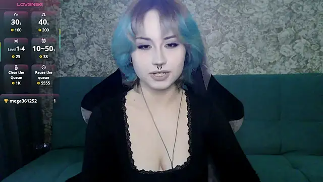 Snapshot of LeisaHopperstad chatting on 04.20.26 LeisaHopperstad online show from 04.20.26