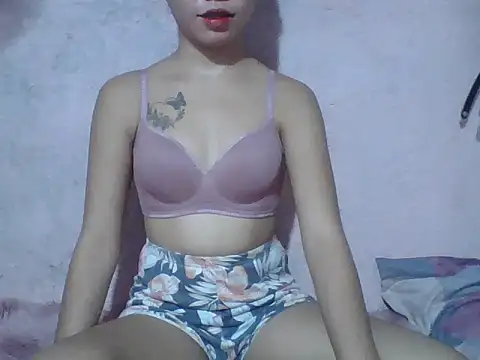 Snapshot of SweetPussie18x chatting on 07.07.26 SweetPussie18x online show from 07.07.26