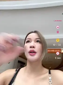 Snapshot of sharony_x chatting on 07.20.26 sharony x online show from 07.20.26