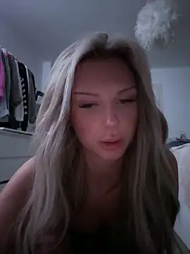 blondeeee online show from 12.16.25