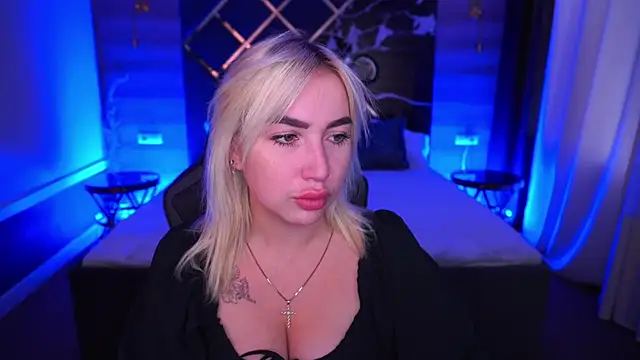 MariellaVi online show from 10.04.25