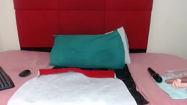 CurvyQueenx2 online show from 03.25.26