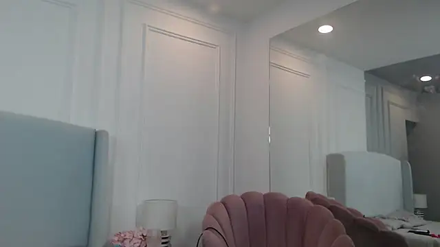 Snapshot of ChantalGarner chatting on 10.18.25 ChantalGarner online show from 10.18.25