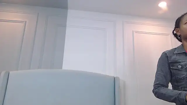 Snapshot of ChantalGarner chatting on 11.18.25 ChantalGarner online show from 11.18.25