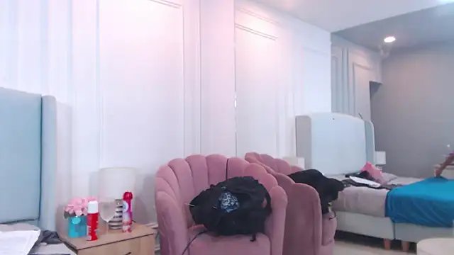 Snapshot of ChantalGarner chatting on 11.21.25 ChantalGarner online show from 11.21.25