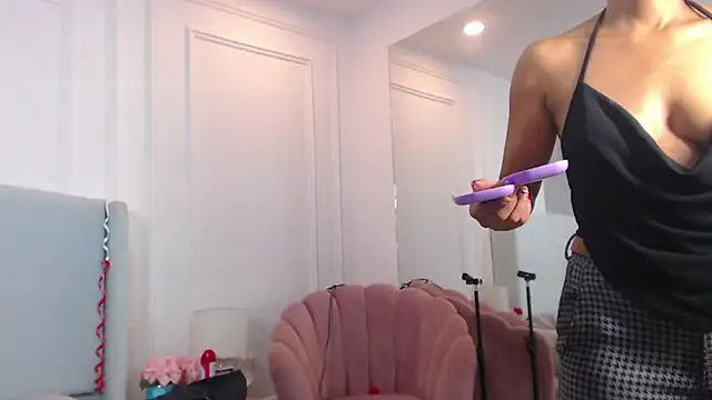 Snapshot of ChantalGarner chatting on 11.26.25 ChantalGarner online show from 11.26.25