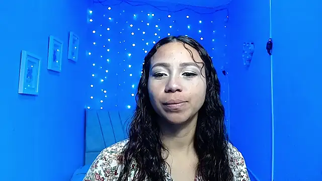 Snapshot of mIley_011 chatting on 10.15.25 mIley 011 online show from 10.15.25