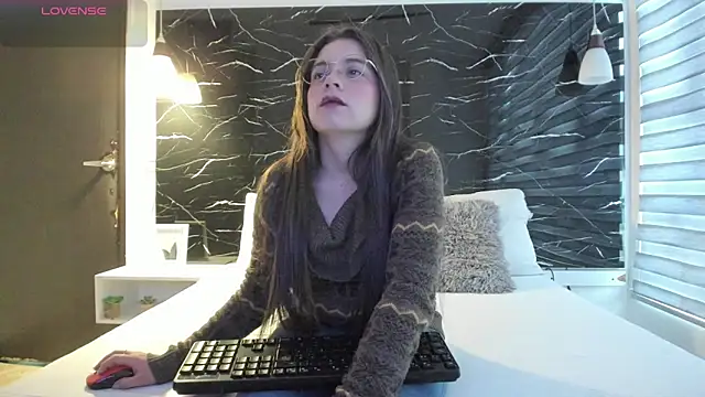 Snapshot of ZOE_LE chatting on 02.11.26 ZOE LE online show from 02.11.26