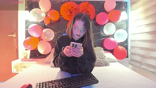 Snapshot of ZOE_LE chatting on 02.18.26 ZOE LE online show from 02.18.26