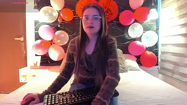 Snapshot of ZOE_LE chatting on 02.19.26 ZOE LE online show from 02.19.26